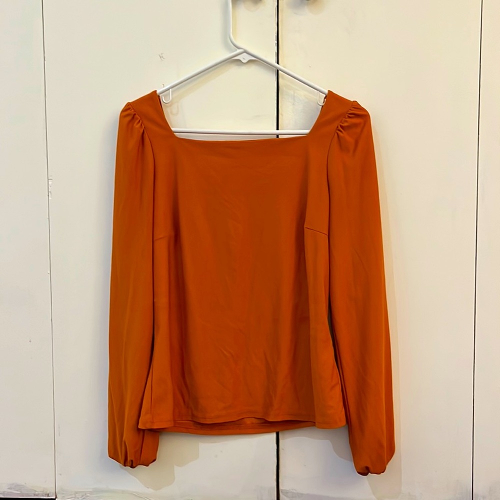 Orange - square cut out blouse with mild billowed sleeves